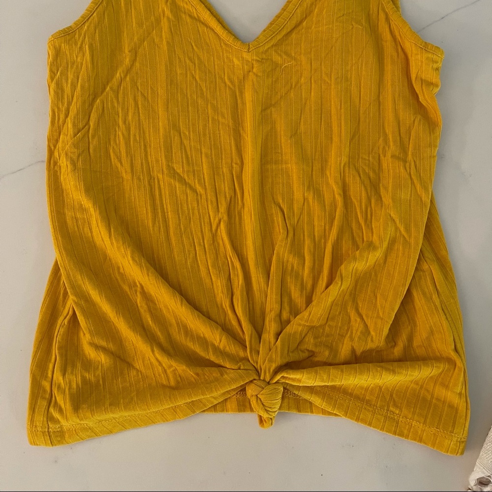 Wonderly Rib Knot Tank - Picture 2 of 3